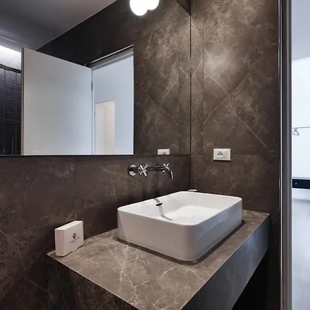 Elegant Urban Retreat In The Heart Of - Brera * ميلان