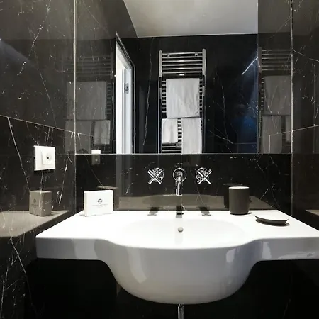 Contempora - Elegant Urban Retreat In The Heart Of - Brera Apartment *